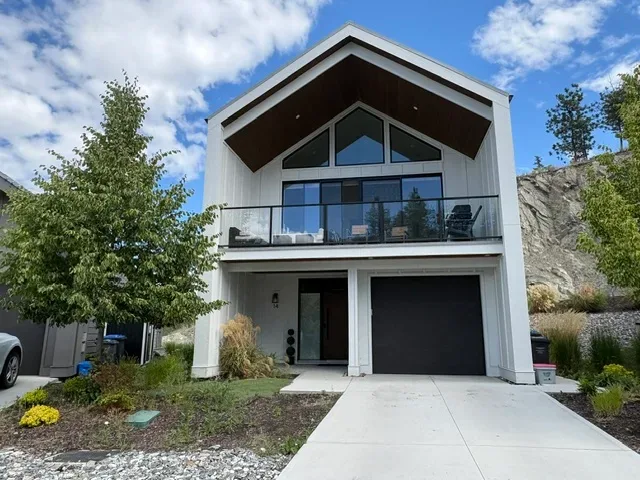 Modern Home in Lakefront Community Near UBCO & Airport